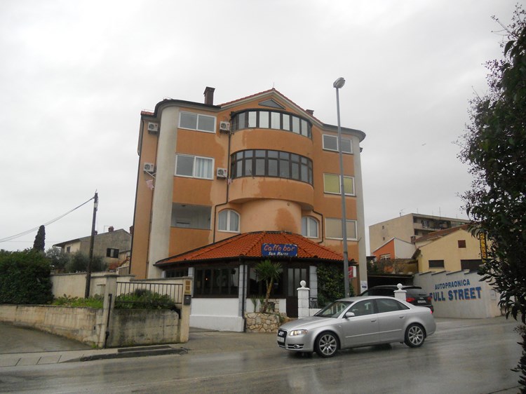 Kafić 'San Marco' u prizemlju zgrade u Japodskoj ulici (S. R. S.)