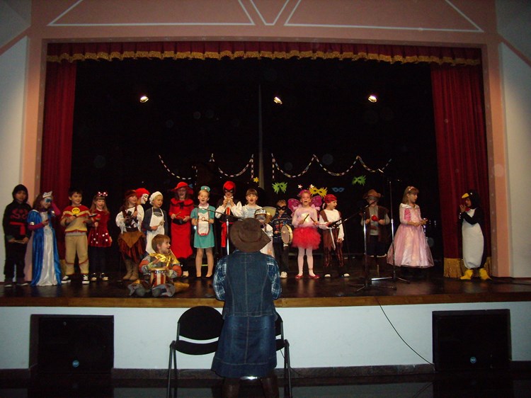 Koncert pod maskama polaznika pulske glazbene škole u Circolu (V. BEGIĆ)