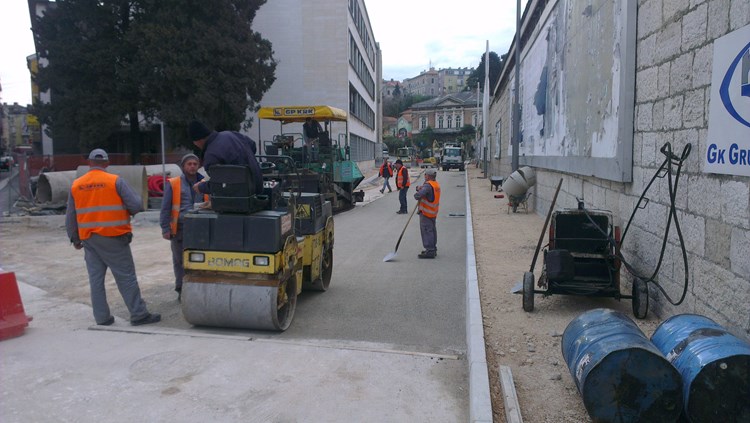 Pripreme za asfaltiranje Flaciusove ulice (G. ROJNIĆ)