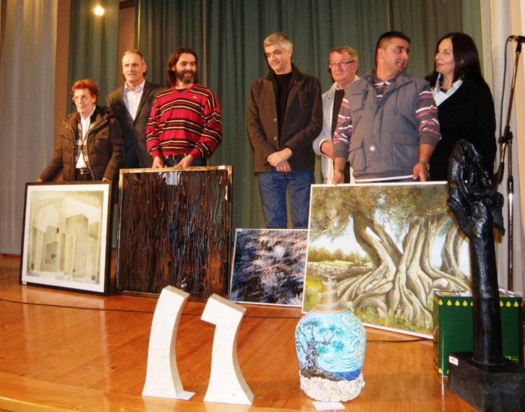 Nagrađeni umjetnici s predstavnicima Grada, organizatora i sponzora