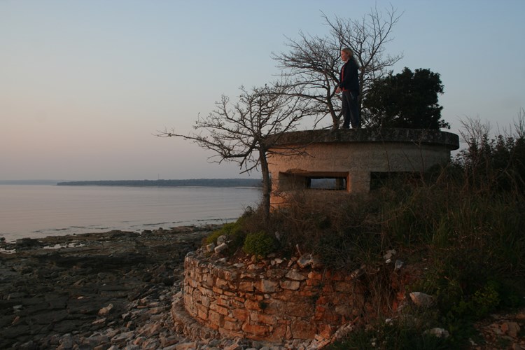 Betonski bunker iz Drugog svjetskog rata nasađen na bitnicu iz Prvog rata