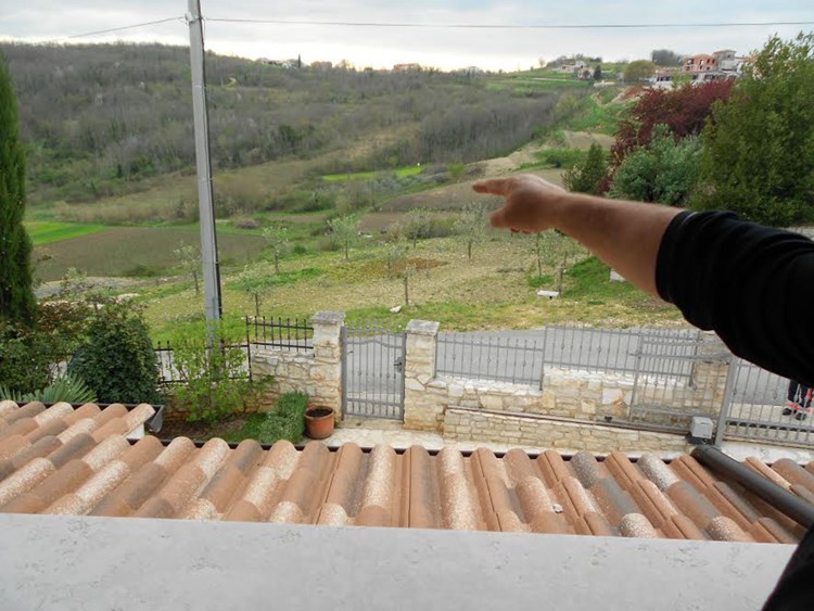 Pogled s terase jedne od kuća u susjedstvu budućeg uređaja (K. FLEGAR)