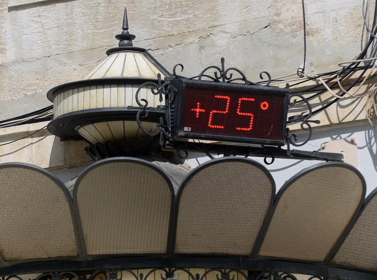 Jučer je na Portarati u Puli bilo čak 25 stupnjeva Celzija (M. ANGELINI)