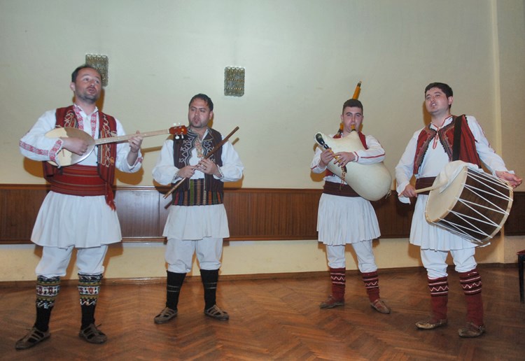Pjevačka skupina Stevče Stojkovski iz Skoplja (D. MEMEDOVIĆ)