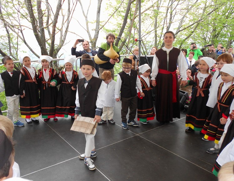 Ples polaznika vrtića u Pazinskim Novakima (M. RIMANIĆ)