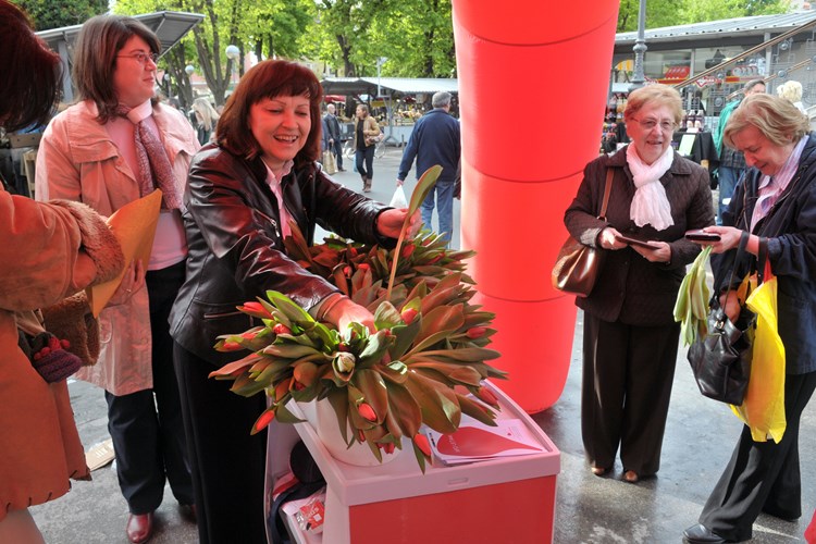 Prodaja cvijeća kao doprinos Zakladi Ane Rukavine (N. LAZAREVIĆ)