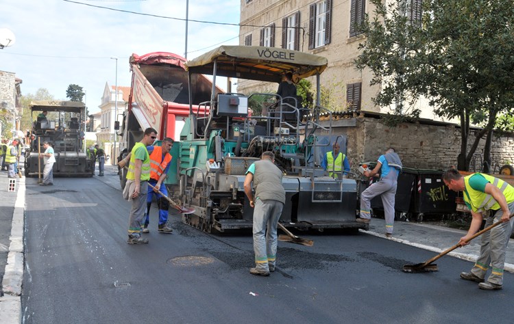 Završno asfaltiranje Radićeve ulice (N. LAZAREVIĆ)