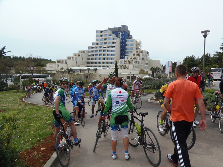Biciklisti ispred hotela Valamar Diamant