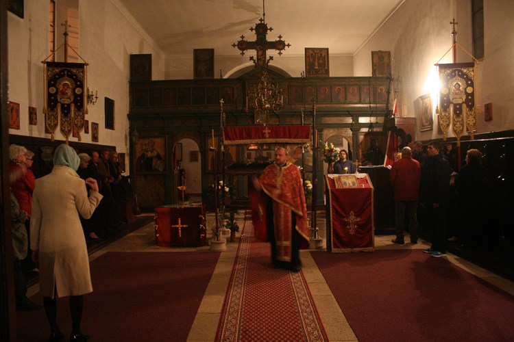 Uskrsno bdijenje u perojskoj crkvi sv. Spiridona (Z. STRAHINJA)