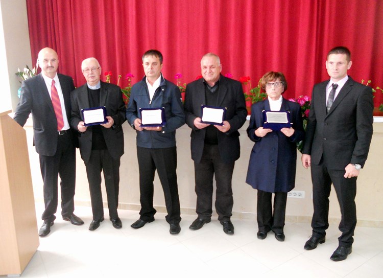 Vlado Ivetić, Stipan Bošnjak, Serđo Krizmanić, Dario Cvitan, supruga Enrika Depiera i Goran Hrvatin (A. DAGOSTIN)