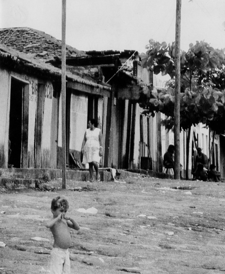 Bijeda i siromaštvo - samo nekoliko kilometara od središta Manausa ljudi spavaju u kolibama 