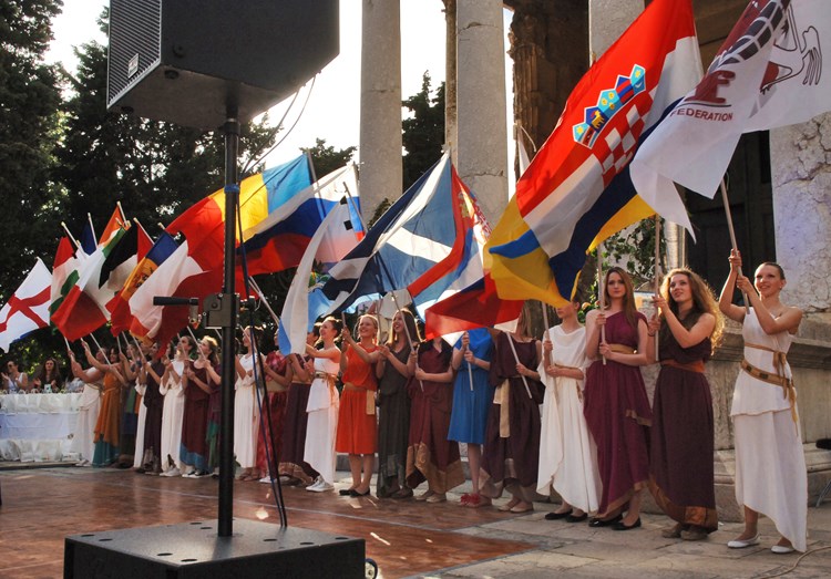 Zastave zemalja sudionica kojih je ove godine 30 (D. MEMEDOVIĆ)