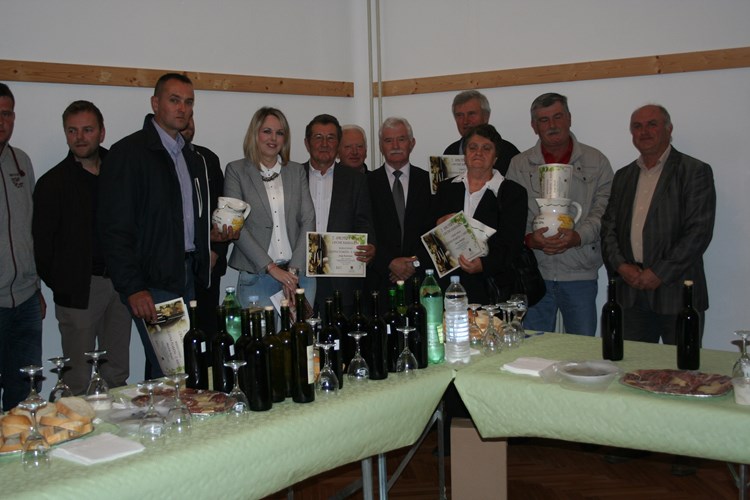 Pobjednici smotre s Danijelom Kontošić i Milanom Antolovićem (Z. STRAHINJA)