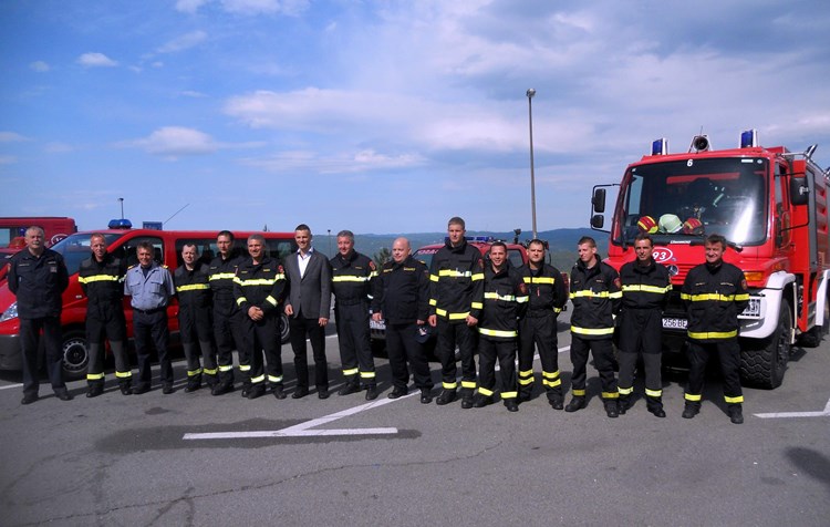 Jedanaestorica 'vatrenih' sa zapovjednicima i županom (A. DAGOSTIN)