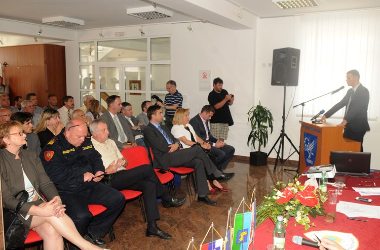 Župan Valter Flego tijekom otvorenja konferencije (D. ŠTIFANIĆ)