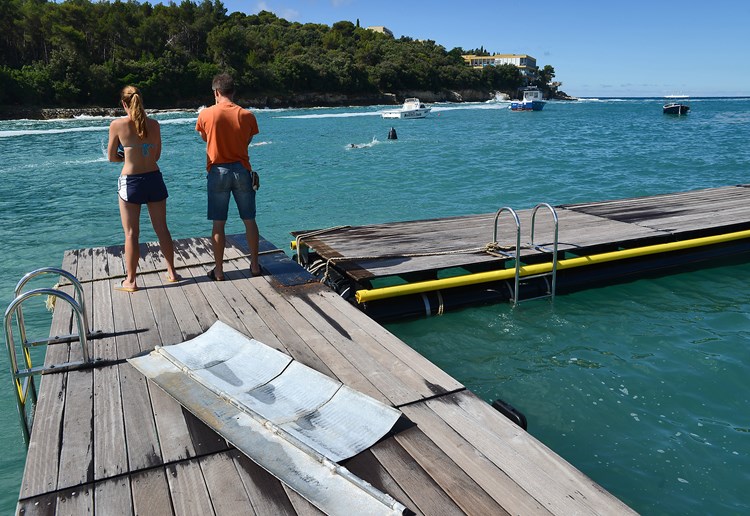Oštećeno pontonsko plivalište na Mornaru (M. ANGELINI)