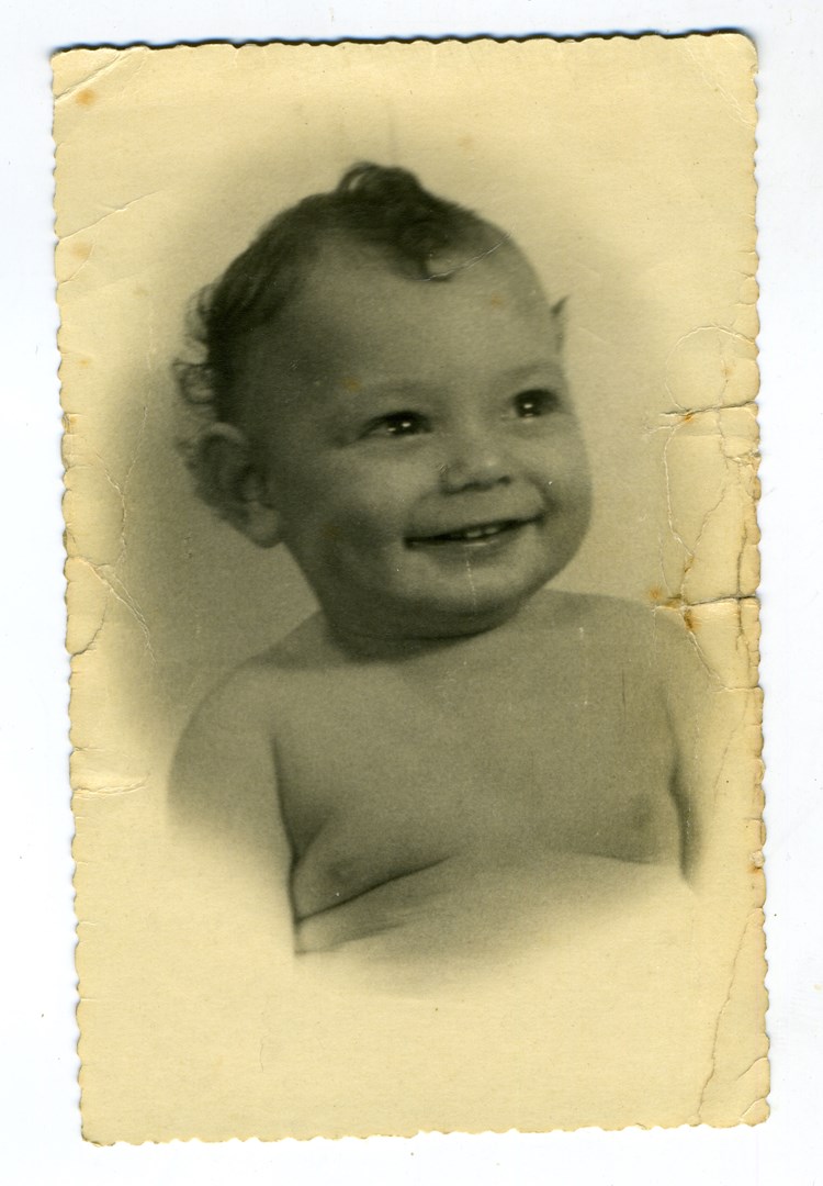 Ferruccio kao nasmijana beba; rođen je u Puli 6. siječnja 1949.