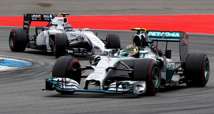 Nico Rosberg ispred Valtterija Bottasa (Reuters)