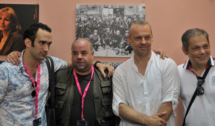 Redatelj 'Broja 55' Kristijan Milić (drugi slijeva) s glumačkom ekipom (N. LAZAREVIĆ) 