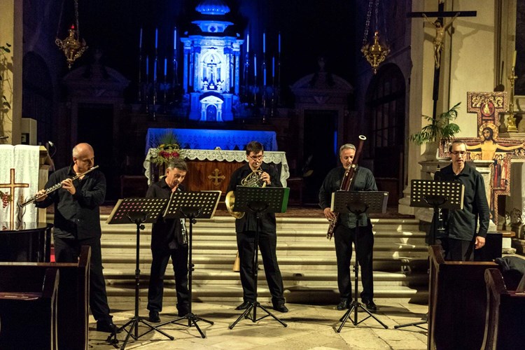 Zagrebački puhački orkestar u rovinjskoj crkvi sv. Franje