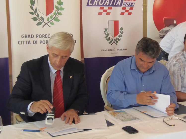 Ugovor su potpisali Zrinko Gregurek i Edi Štifanić (V. HABEREITER)