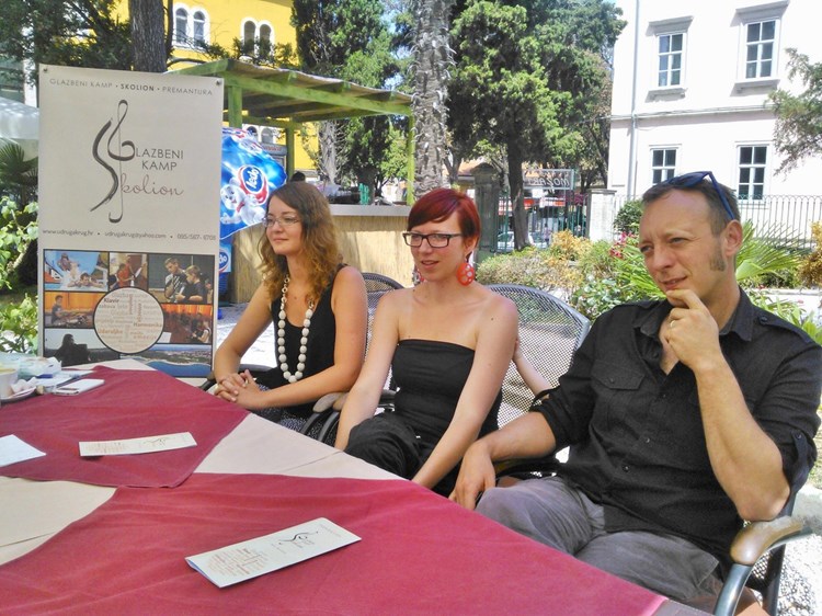 Andrea Milohanić, Izabella Sabo Novak i Tomislav Novak, voditelji glazbenog kampa Skolion (Z. ANGELESKI)