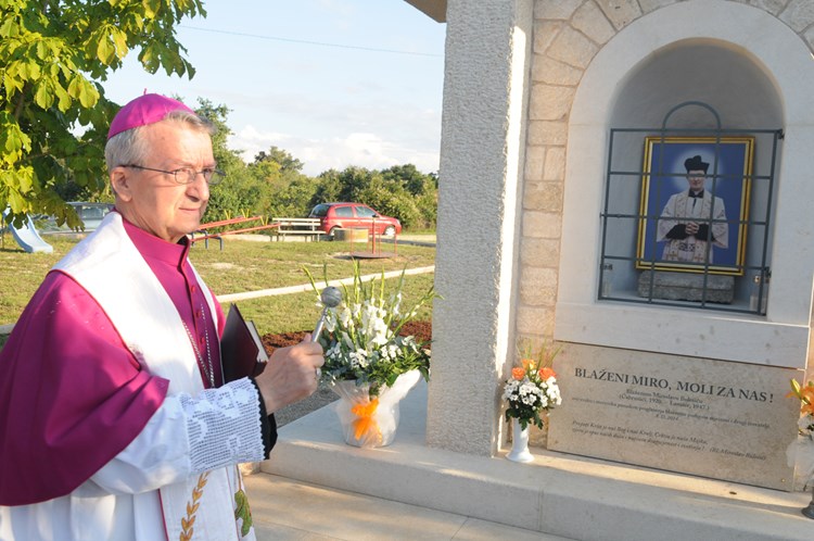 S blagoslivljanja kapele blaženika Miroslava Bulešića (D. ŠTIFANIĆ)