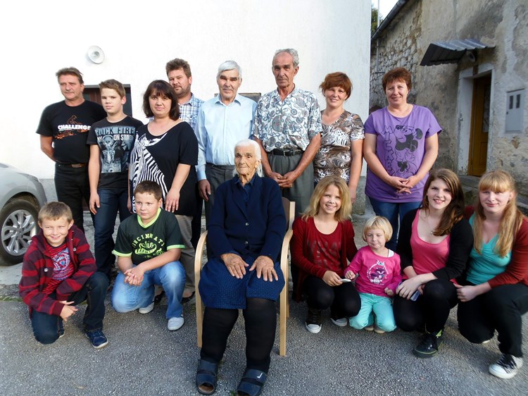 Djeca, unuci i praunuci okupili su se na Štefanijin rođendan (G. ČALIĆ ŠVERKO)