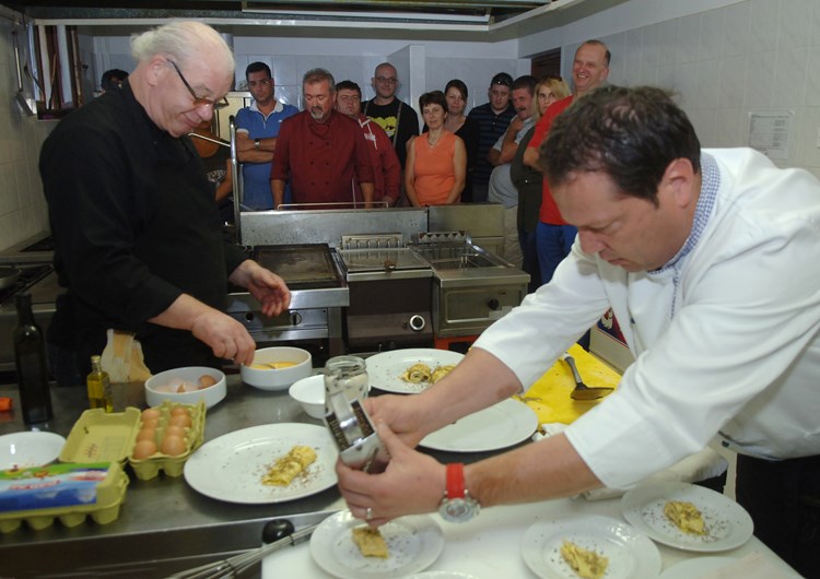 Još ima mjesta za besplatnu edukaciju za mlade kuhare (Danilo MEMEDOVIĆ)