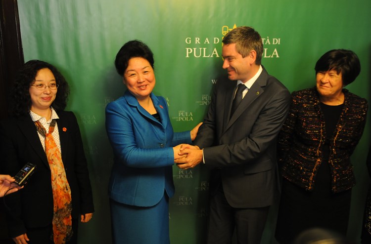 Kineska veleposlanica s pulskim gradonačelnikom Borisom Miletićem (D. ŠTIFANIĆ)