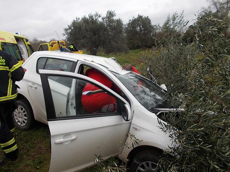 Prometna nesreća na cesti Bale - Rovinj (Foto: JVP Rovinj)