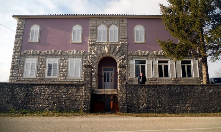 Zgrada stare škole u Bazgaljima (A. DAGOSTIN)
