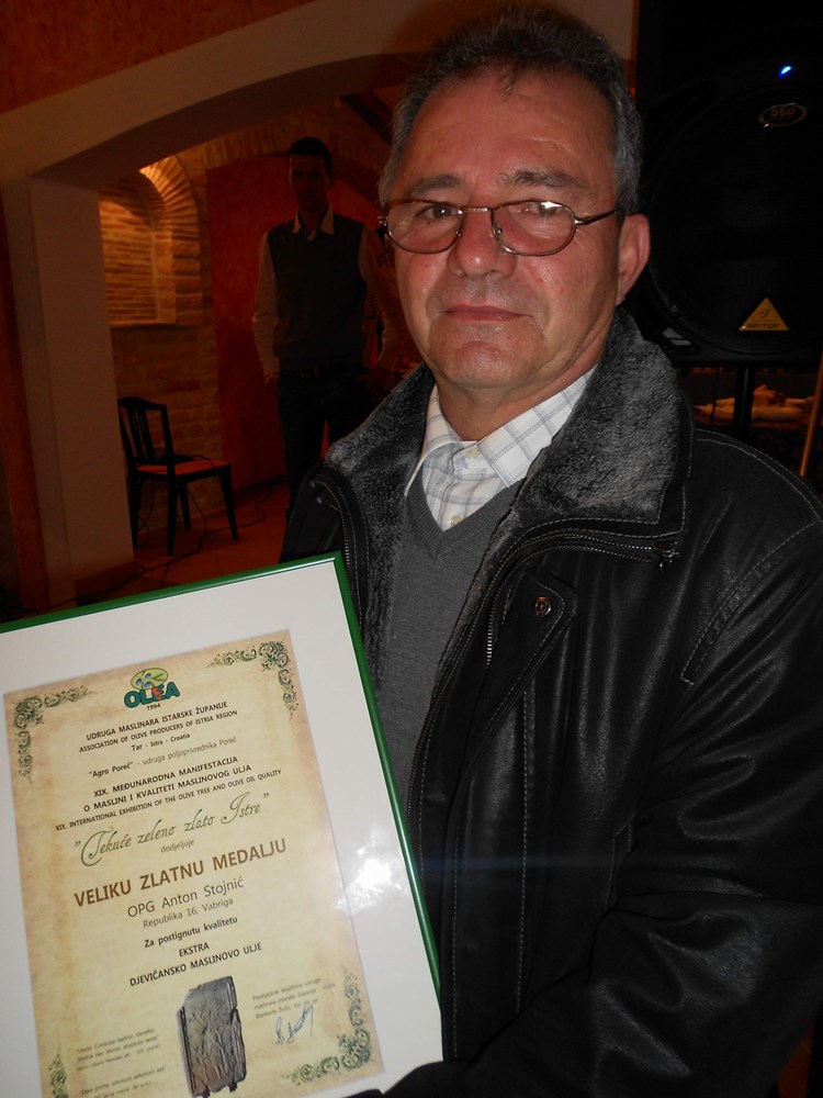 Anton Stojnić, pobjednik 19. smotre "Tekuće zeleno zlato Istre" (Davor ŠIŠOVIĆ)