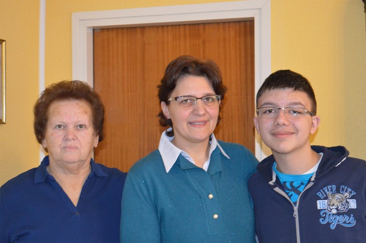 Tri generacije u zajedničkoj borbi za život - baka Ida, mama Rosana i Roko (A. ŠĆULAC)