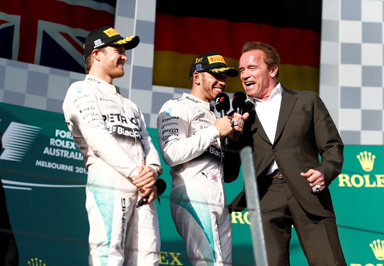 Nico Rosberg, Lewis Hamilton i Arnold  Schwarzenegger (AFP)