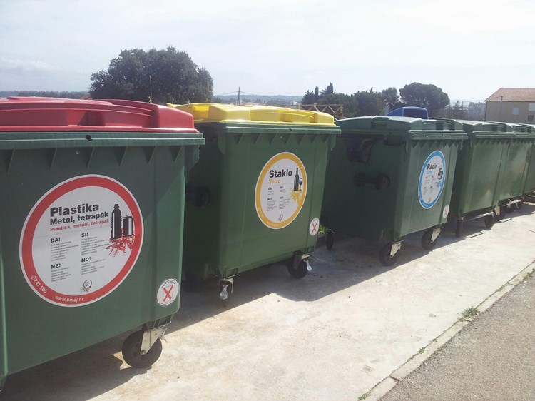 Spremnici za selektivno prikupljanje otpada u Novigradu