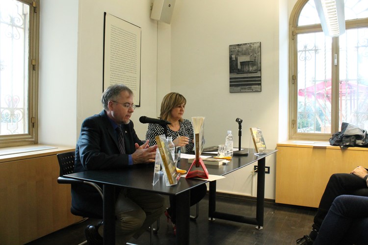 Drago Pilsel i Irides Zović na književnoj promociji u porečkoj Gradskoj knjižnici