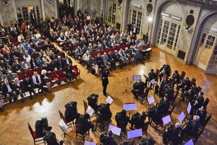 Harmonikaški orkestar "Stanko Mihovilić" na otvaranju 40. međunarodnog susreta harmonikaša