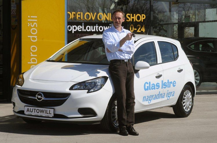 Sretni dobitnik Klaudio Sošić s Novom Opel Corsom (M. MIJOŠEK)