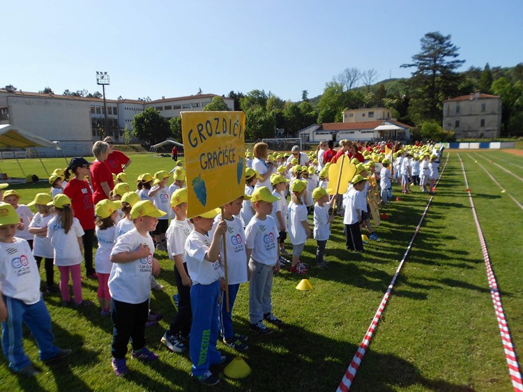 Svečano postrojavanje ekipa pred početak Dječje olimpijade (D. ŠIŠOVIĆ)