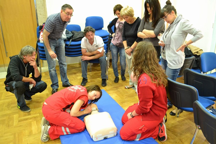 Prvi umaški tečaj za oživljavanje defibrilatorom