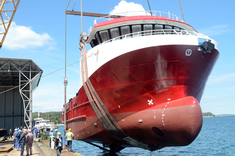 Servisni brod za ribogojilište porinut je jučer Tehnomontu (D. ŠTIFANIĆ)