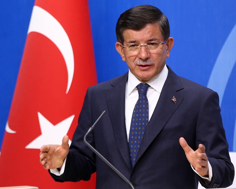 urski premijer Ahmet Davutoglu izjavio je u utorak da je Turska spremna uvesti sankcije Rusiji (AFP)