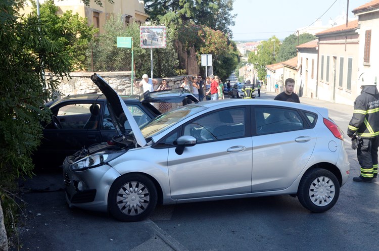 Prometna nesreća na križanju Radićeve i ulice Olge Ban (D. ŠTIFANIĆ)