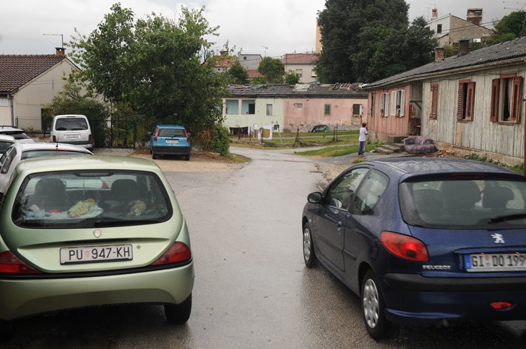 U naselju parkirana vozila domaćih i stranih tablica - naplatničare nismo zatekli (D. ŠTIFANIĆ)