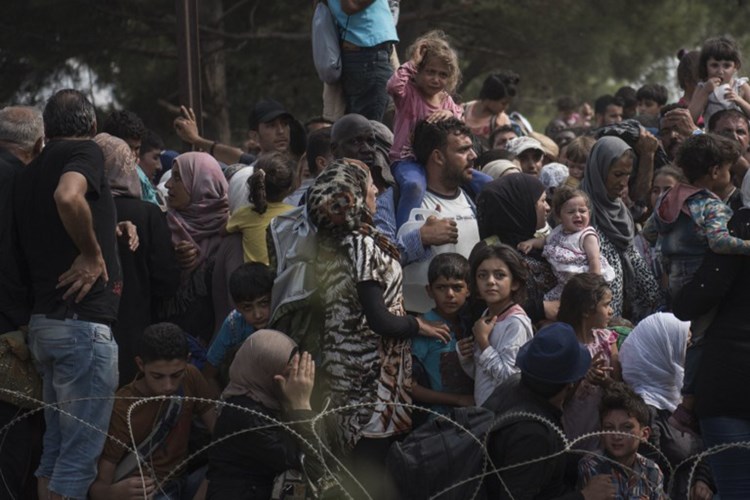 Izbjeglički val migranata prema Europi ne posustaje (AFP)