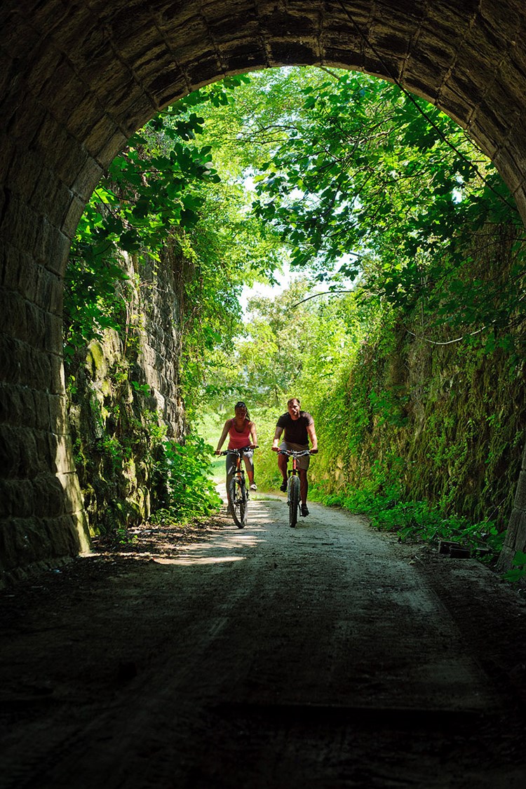 Tunel ispod Motovuna dio trase Parenzane kao rekreativne pješačko-biciklističke staze bio je mračan i za mnoge neugodan