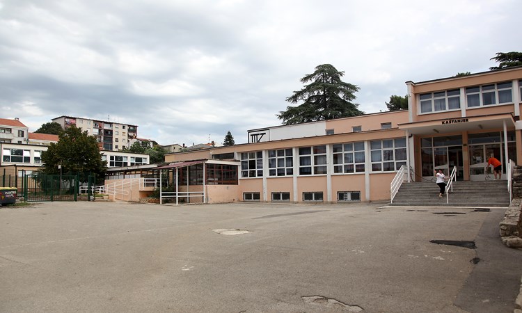 Osnovna škola Kaštanjer (Arhiva)