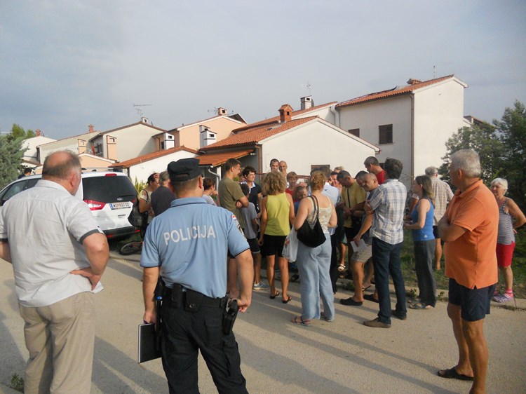 Stanari Verude Porat apelirali su na susjede da policiji prijave sve slučajeve provale (Arhiva)