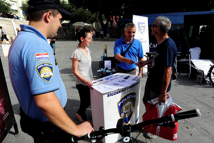 Policijska biciklistička ophodnja na Portarati (M. MIJOŠEK)